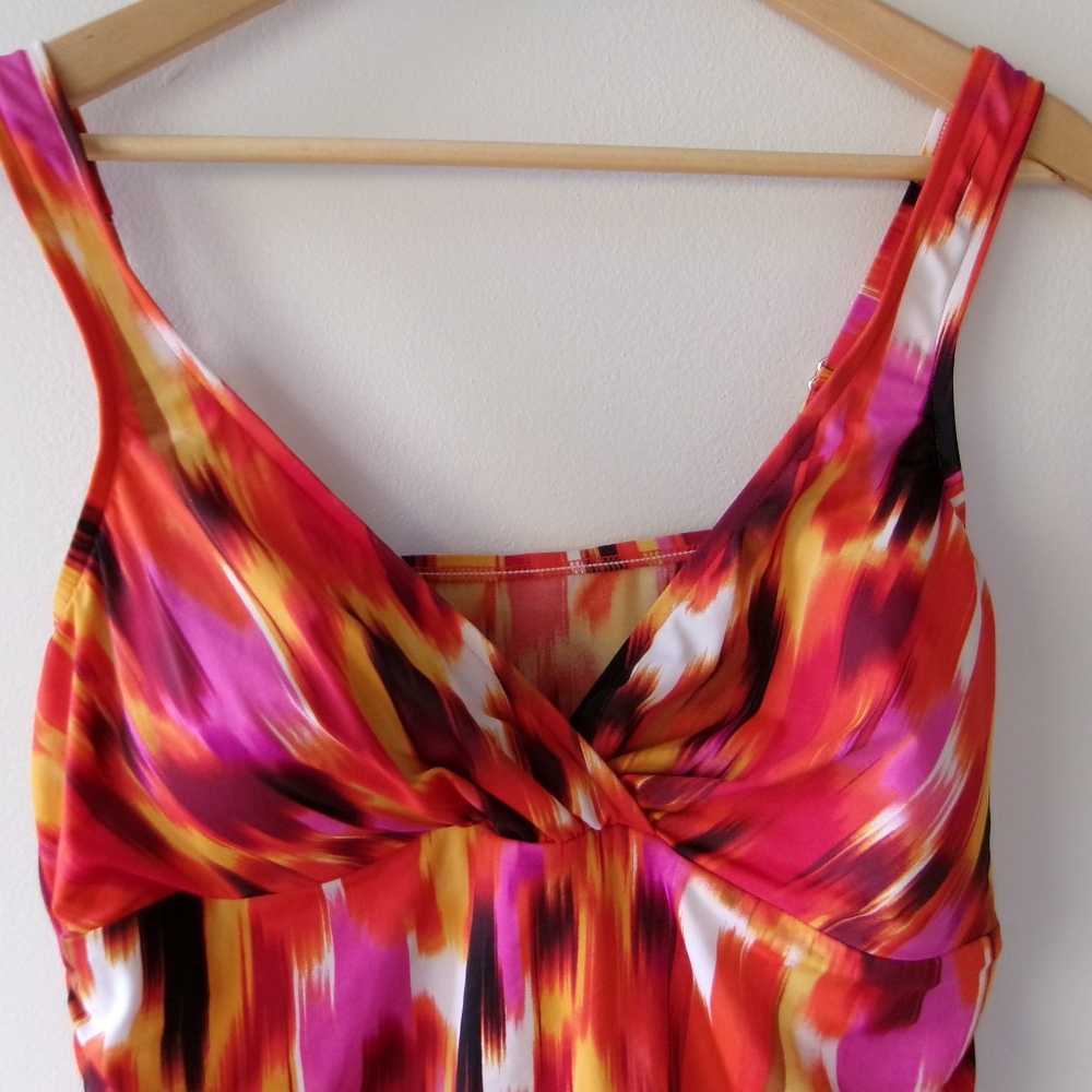 Penbrooke Takini Swim top Size 20 Ruched sides - Picture 2 of 5
